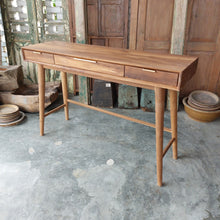 Load image into Gallery viewer, Ramberg Premium Entry Console (varnished)