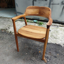 Load image into Gallery viewer, Grasshopper Chair