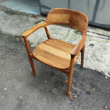 Load image into Gallery viewer, Grasshopper Chair