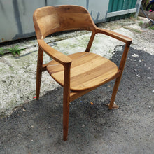 Load image into Gallery viewer, Grasshopper Chair