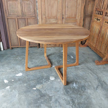 Load image into Gallery viewer, Ramberg Round Dining Table (4 legs, 120cm) - display unit