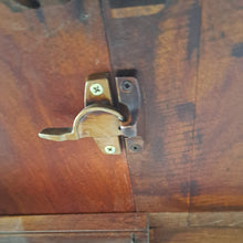 Load image into Gallery viewer, Extendable Round/Oval Dining Table