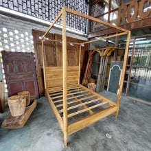 Load image into Gallery viewer, Ramberg Four Post Bed