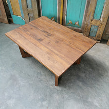 Load image into Gallery viewer, Rustic Coffee Table type 2