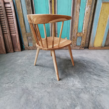 Load image into Gallery viewer, Round Back Chair