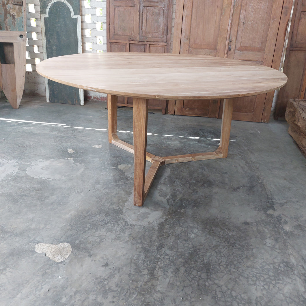 Ramberg Round Dining Table (3 legs)