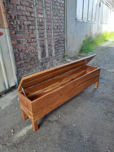 Load image into Gallery viewer, Noosa Box Bench (w. storage) (varnished)

