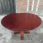 Extendable Round/Oval Dining Table