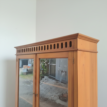 Load image into Gallery viewer, Display Cabinet (pre-owned/un-restored)
