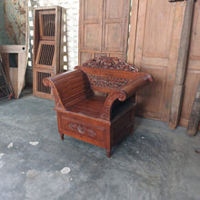 Load image into Gallery viewer, Ornate Teak Seat Set
