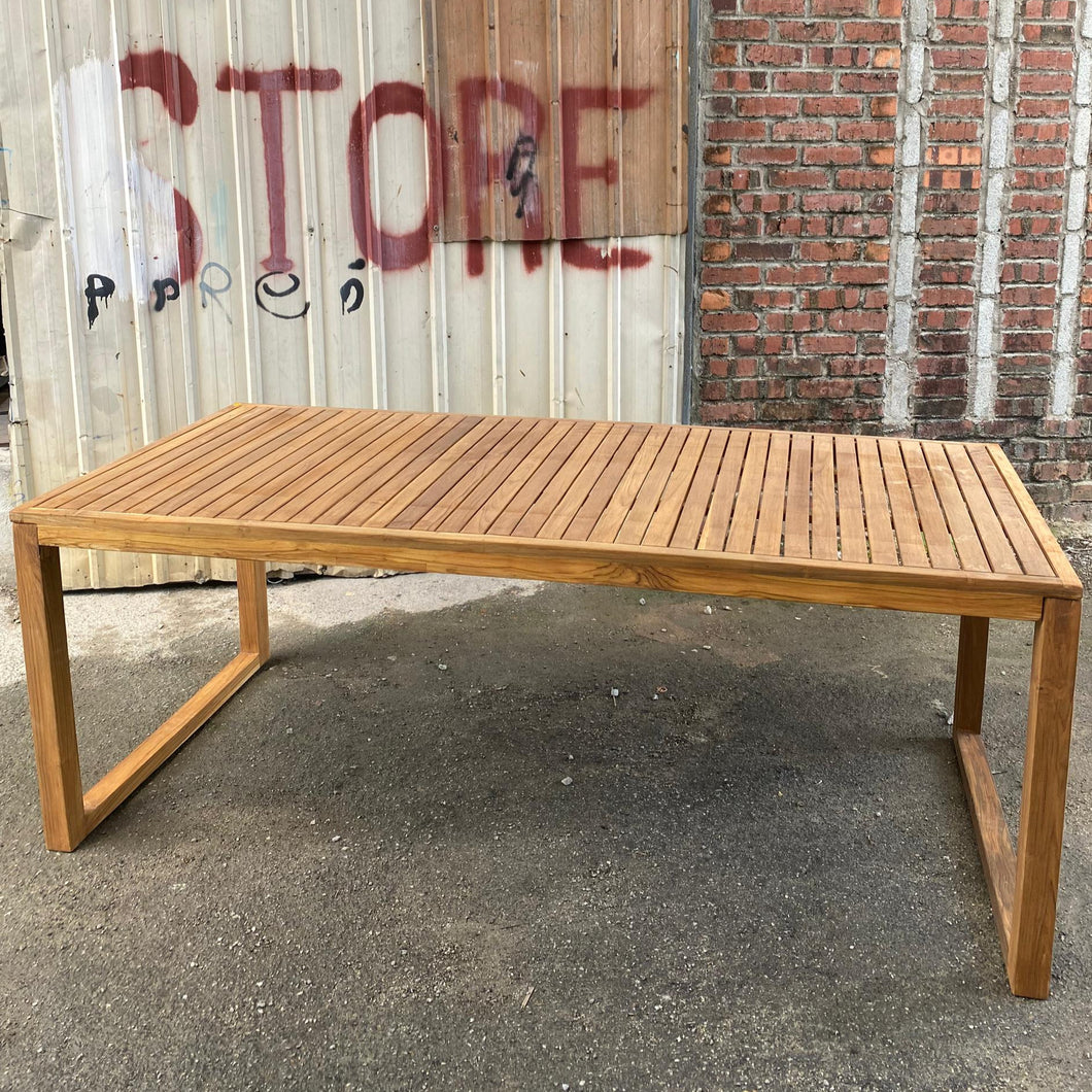 Tweed BBQ Table