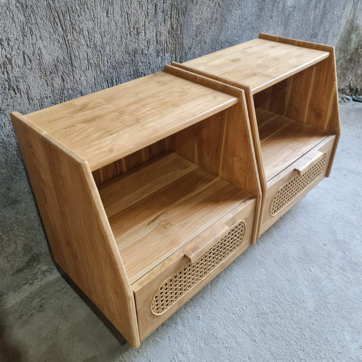 Bingin Bedside Table type 2