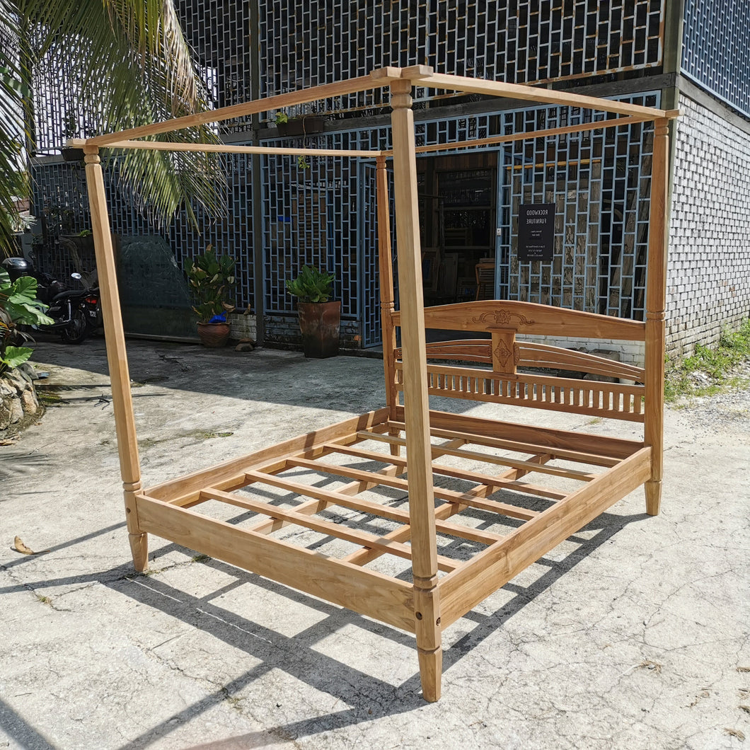 Velden Four Post Bed