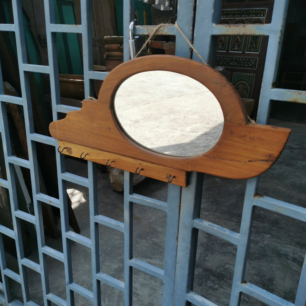 Key holder/mirror